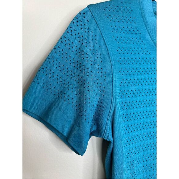 Lululemon Breeze By Short Sleeve Squad in Ice Cave - Picture 6 of 7